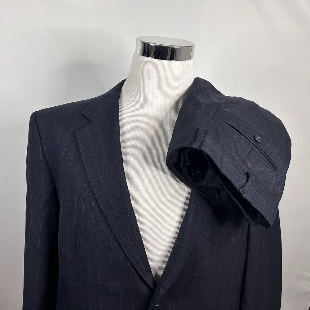 Jos A Bank 44R Suit 38x30 Pleated Wool Navy Blue Pinstriped Two Button Vented
